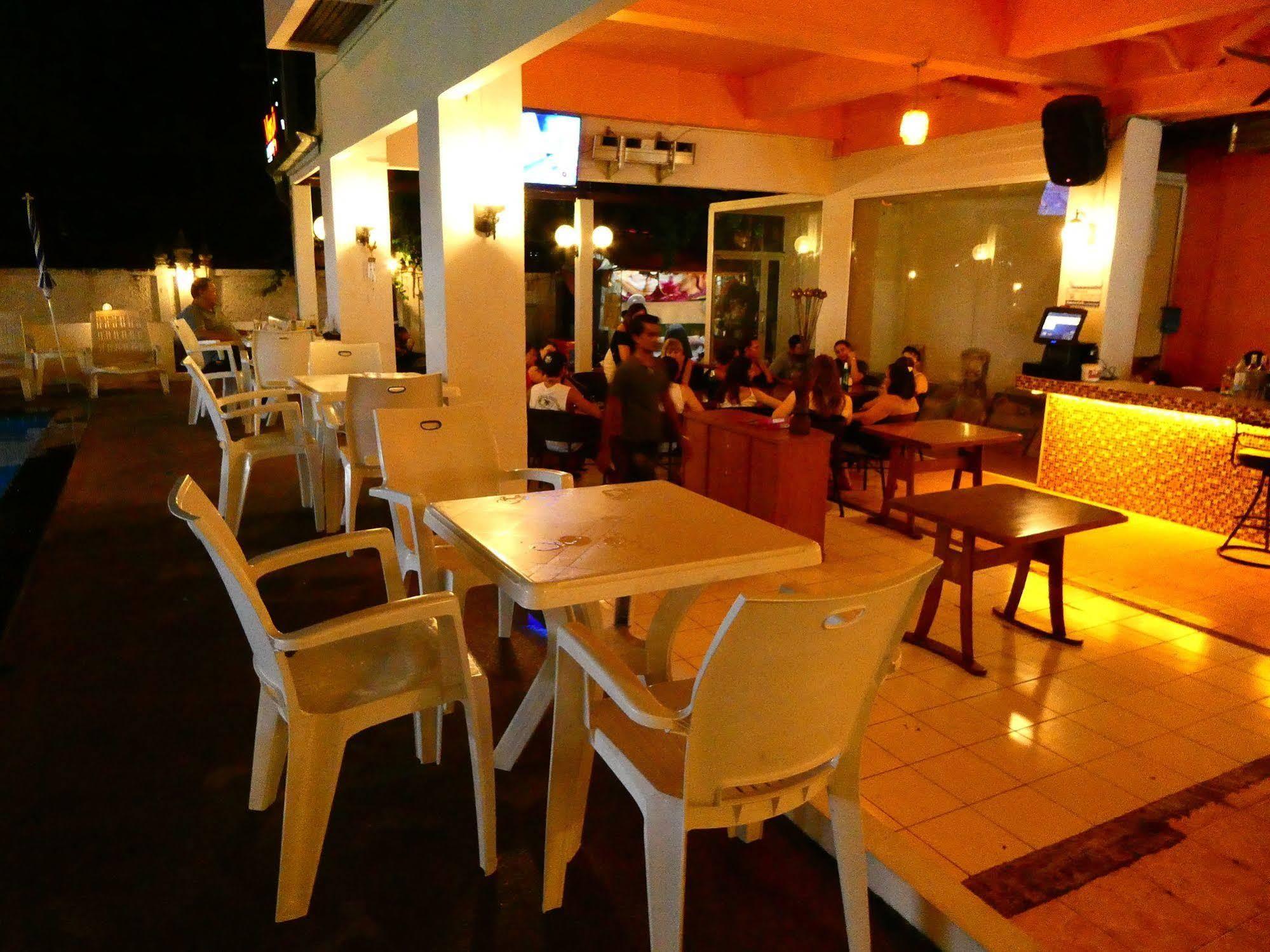 Khách sạn Mango Lagoon Place